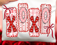 Load image into Gallery viewer, Valentines XOXO printed shirt