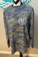 Load image into Gallery viewer, Monogram sweatshirt, Women’s monogram sweatshirt, Curve hem sweatshirt, Camo sweatshirt, personalized, oversized, Camo monogram sweatshirt