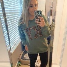 Load image into Gallery viewer, Crewneck State Sweatshirt, Custom ANY state, Adult, Youth, Toddler, Ky sweatshirt, Kentucky shirt, Kentucky sweatshirt, Applique, Leopard